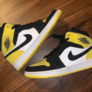 Jordan 1 Mid Yellow Toe